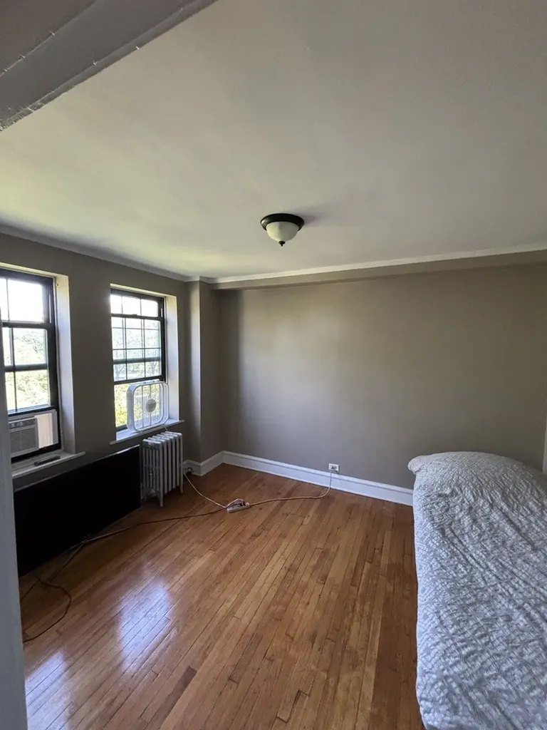 3017 East 78th Street Chicago IL 60649