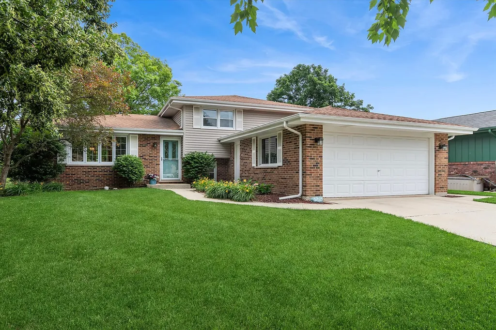 17025 Creekside Avenue Tinley Park IL 60487