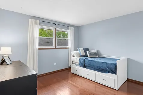 17025 Creekside Avenue Tinley Park IL 60487