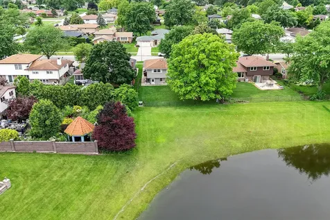 17025 Creekside Avenue Tinley Park IL 60487
