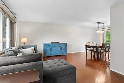 17025 Creekside Avenue Tinley Park IL 60487