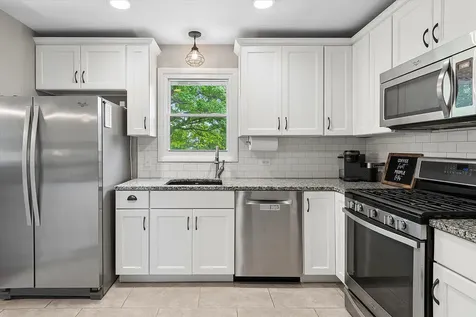 17025 Creekside Avenue Tinley Park IL 60487