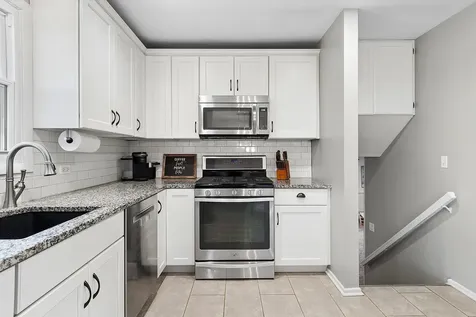 17025 Creekside Avenue Tinley Park IL 60487
