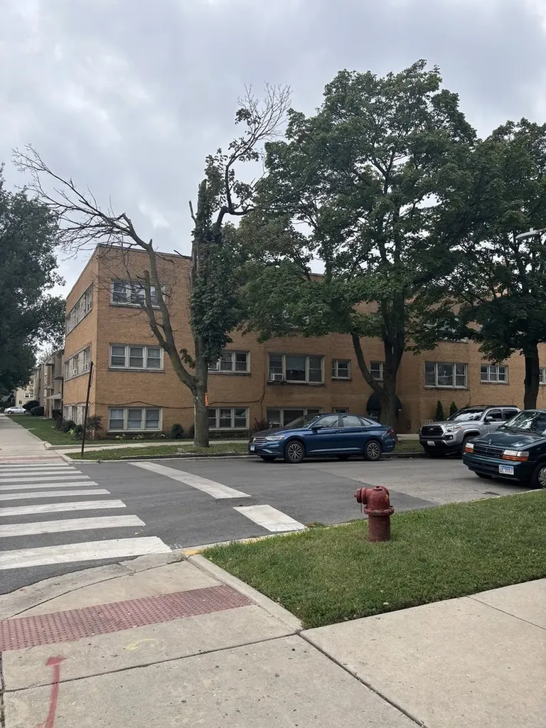 5601 West Byron Street Chicago IL 60634