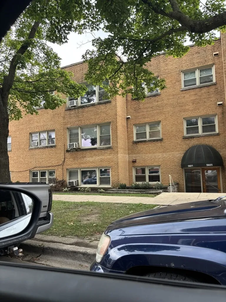 5601 West Byron Street Chicago IL 60634