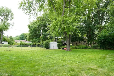 1911 Hazelwood Drive Lindenhurst IL 60046