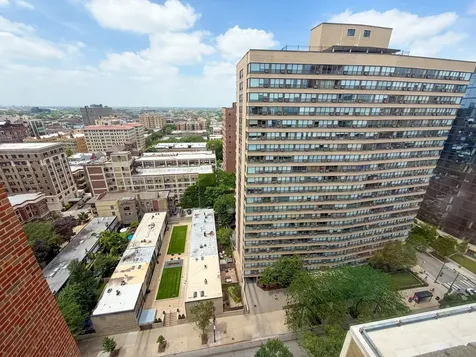 2909 North Sheridan Road Chicago IL 60657