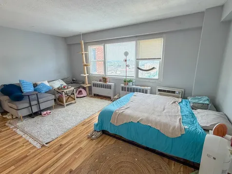 2909 North Sheridan Road Chicago IL 60657