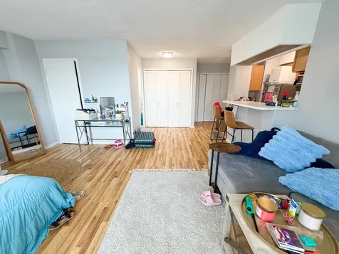2909 North Sheridan Road Chicago IL 60657