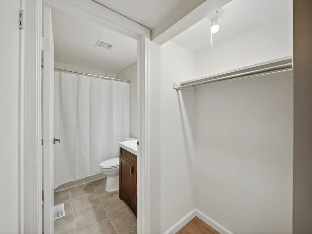 228 Dakota Court Bolingbrook IL 60440