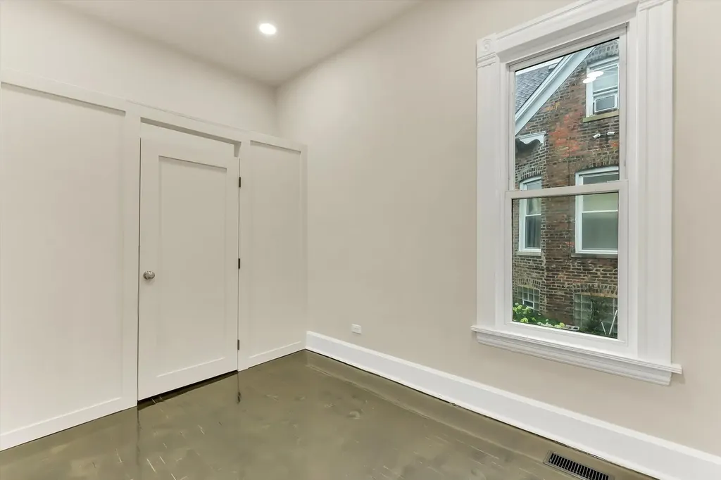 8852 South Wallace Street Chicago IL 60620