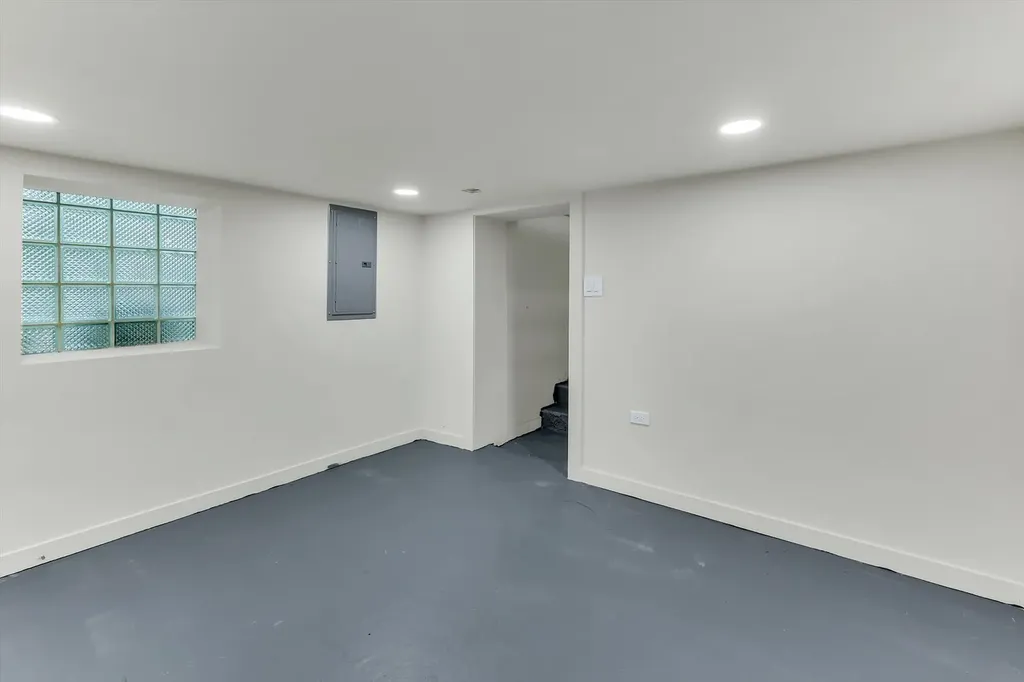 8852 South Wallace Street Chicago IL 60620