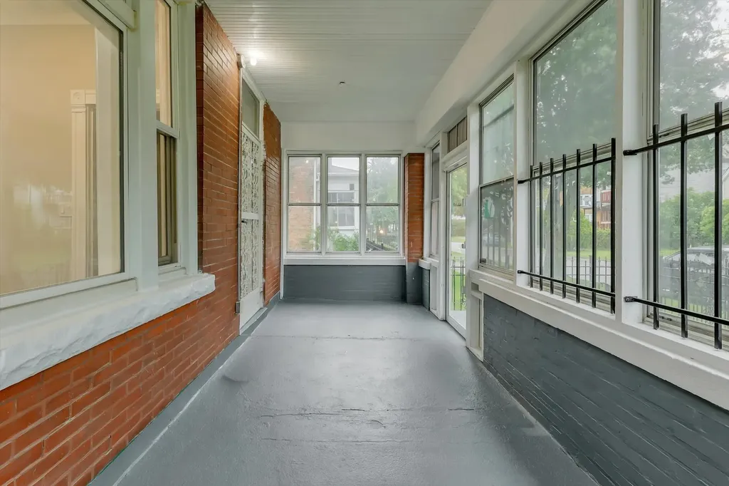 8852 South Wallace Street Chicago IL 60620
