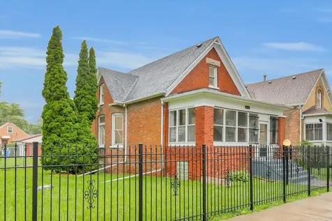 8852 South Wallace Street Chicago IL 60620