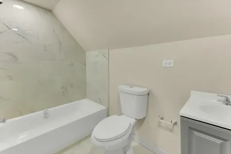 8852 South Wallace Street Chicago IL 60620