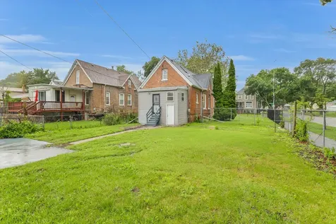 8852 South Wallace Street Chicago IL 60620
