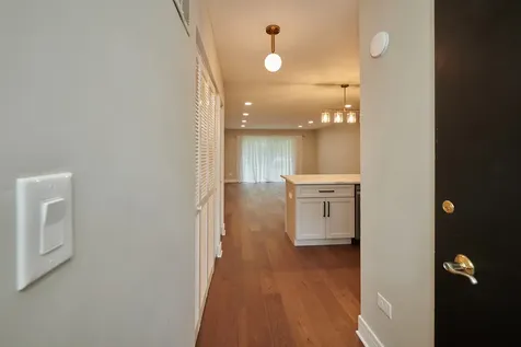 7074 North Ridge Boulevard Chicago IL 60645