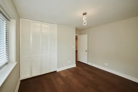 7074 North Ridge Boulevard Chicago IL 60645