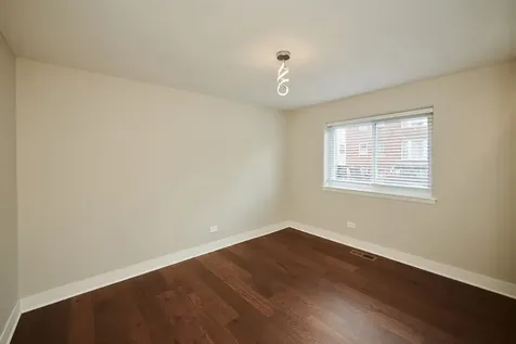 7074 North Ridge Boulevard Chicago IL 60645