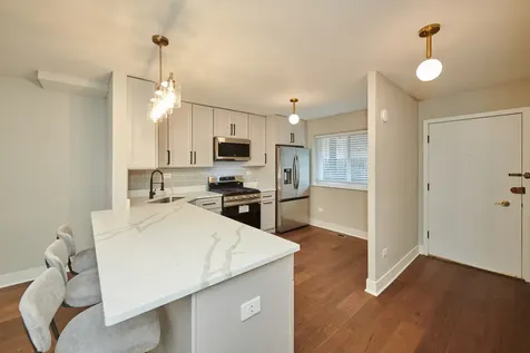 7074 North Ridge Boulevard Chicago IL 60645