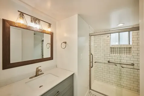 7074 North Ridge Boulevard Chicago IL 60645