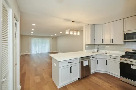 7074 North Ridge Boulevard Chicago IL 60645
