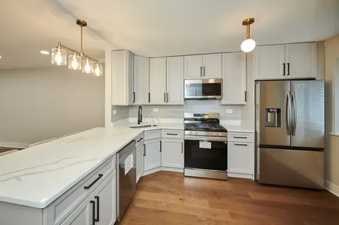 7074 North Ridge Boulevard Chicago IL 60645