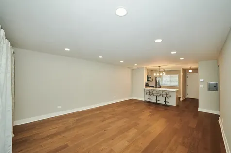7074 North Ridge Boulevard Chicago IL 60645