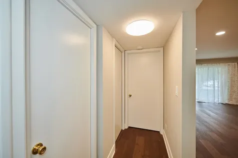 7074 North Ridge Boulevard Chicago IL 60645