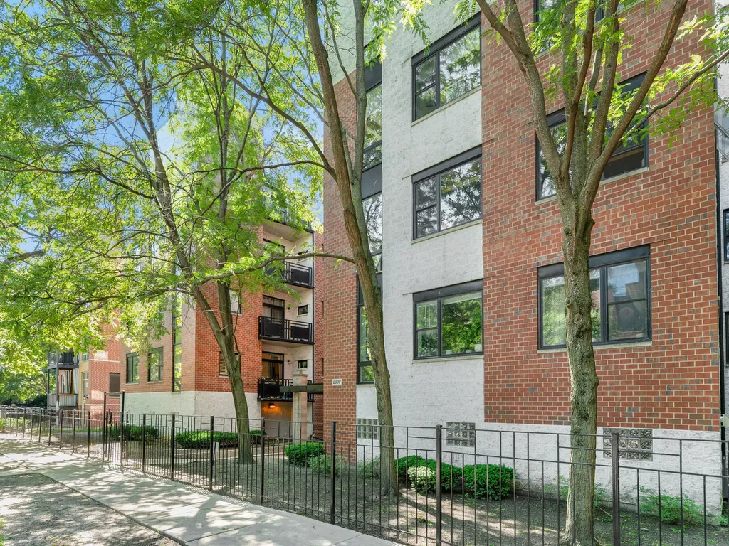 2307 West Wolfram Street Chicago IL 60618