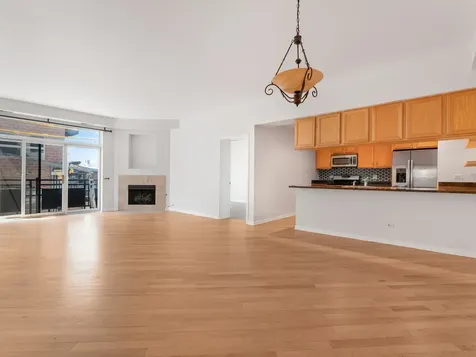 2307 West Wolfram Street Chicago IL 60618