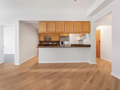 2307 West Wolfram Street Chicago IL 60618