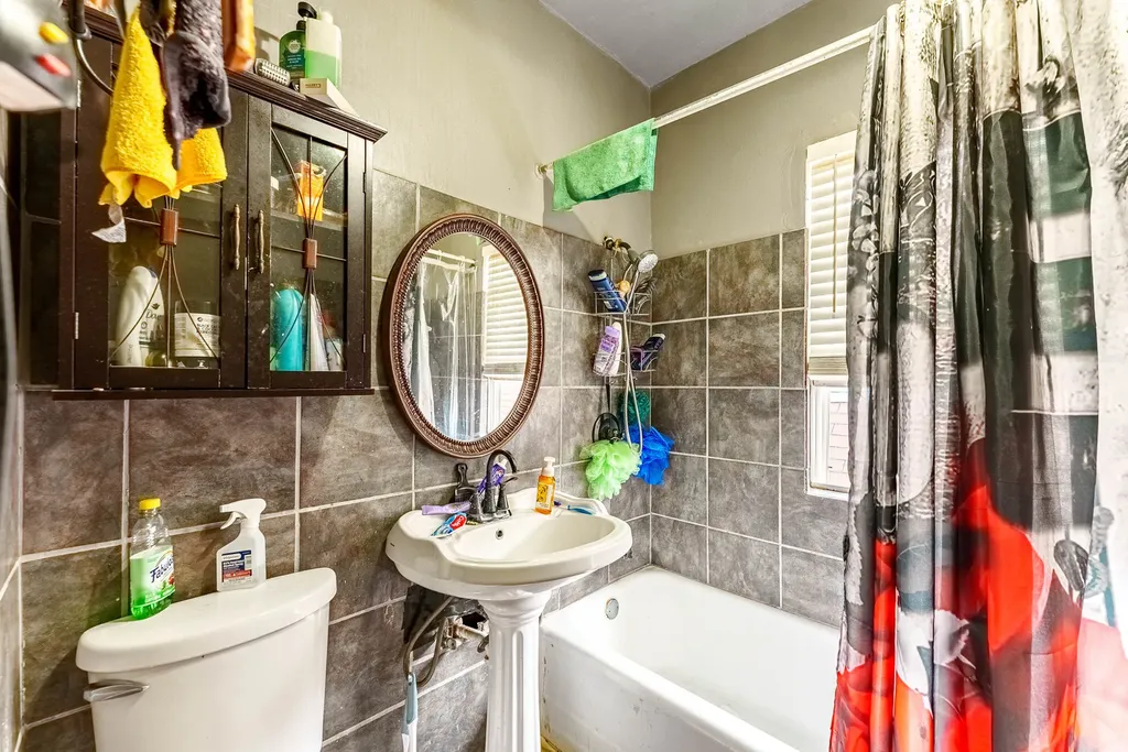 7149 South Wood Street Chicago IL 60636