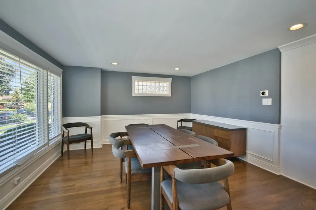 5841 South Newcastle Avenue Chicago IL 60638