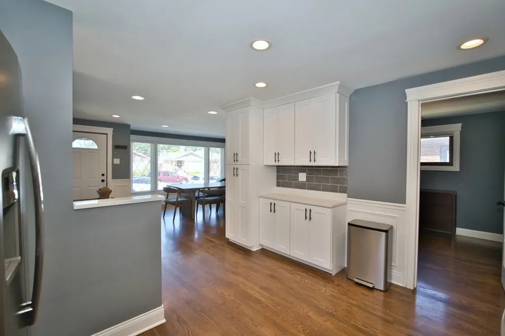 5841 South Newcastle Avenue Chicago IL 60638