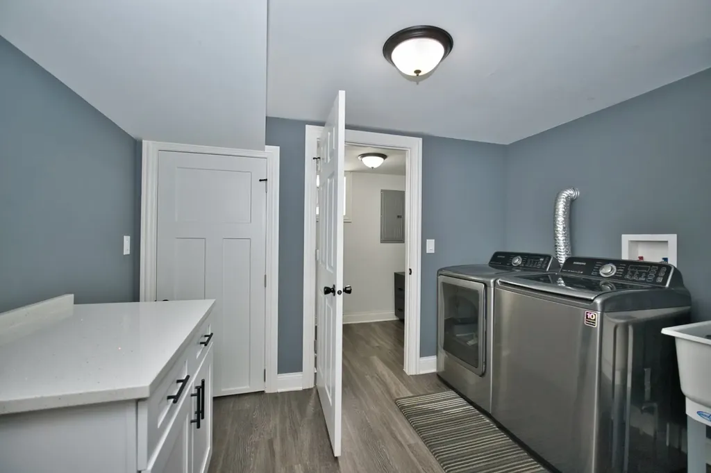 5841 South Newcastle Avenue Chicago IL 60638