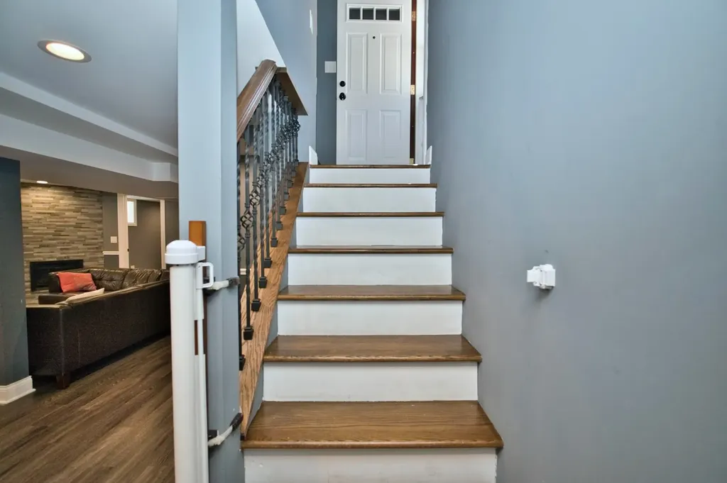 5841 South Newcastle Avenue Chicago IL 60638