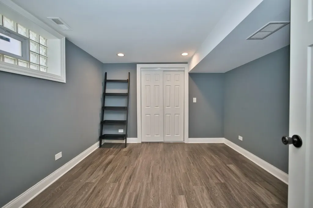 5841 South Newcastle Avenue Chicago IL 60638