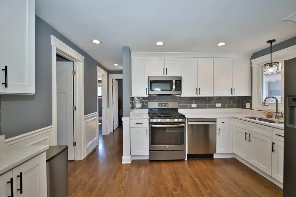 5841 South Newcastle Avenue Chicago IL 60638