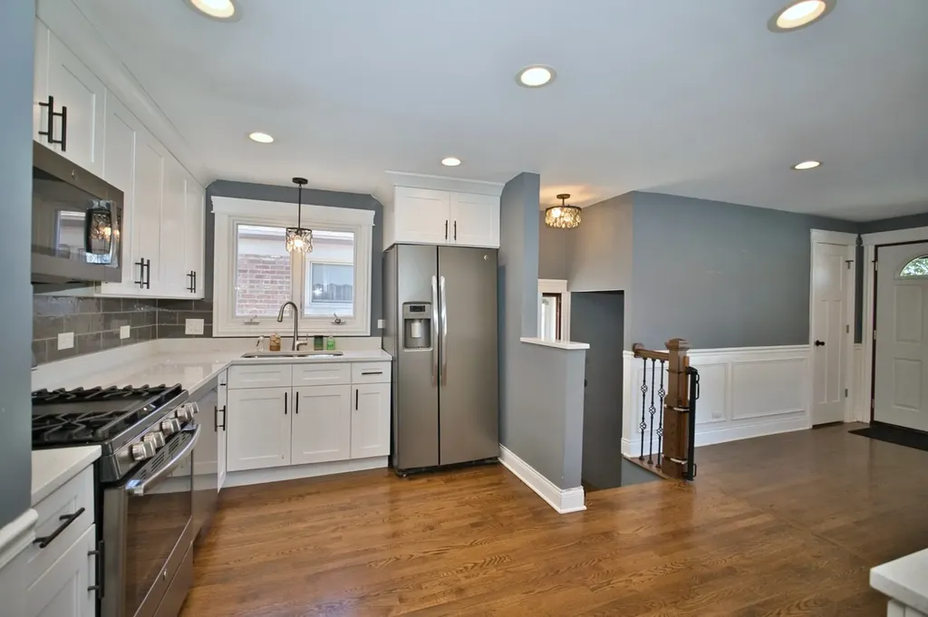 5841 South Newcastle Avenue Chicago IL 60638