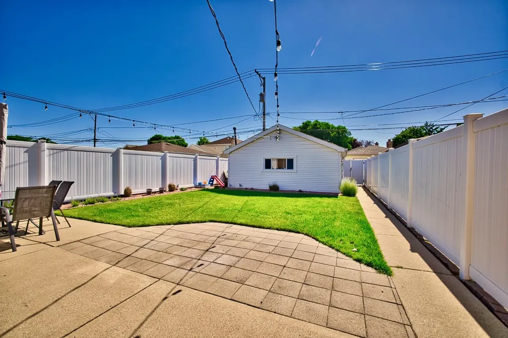 5841 South Newcastle Avenue Chicago IL 60638