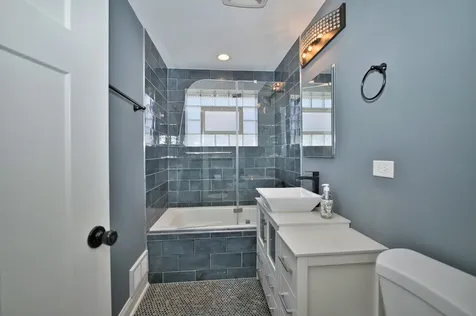 5841 South Newcastle Avenue Chicago IL 60638