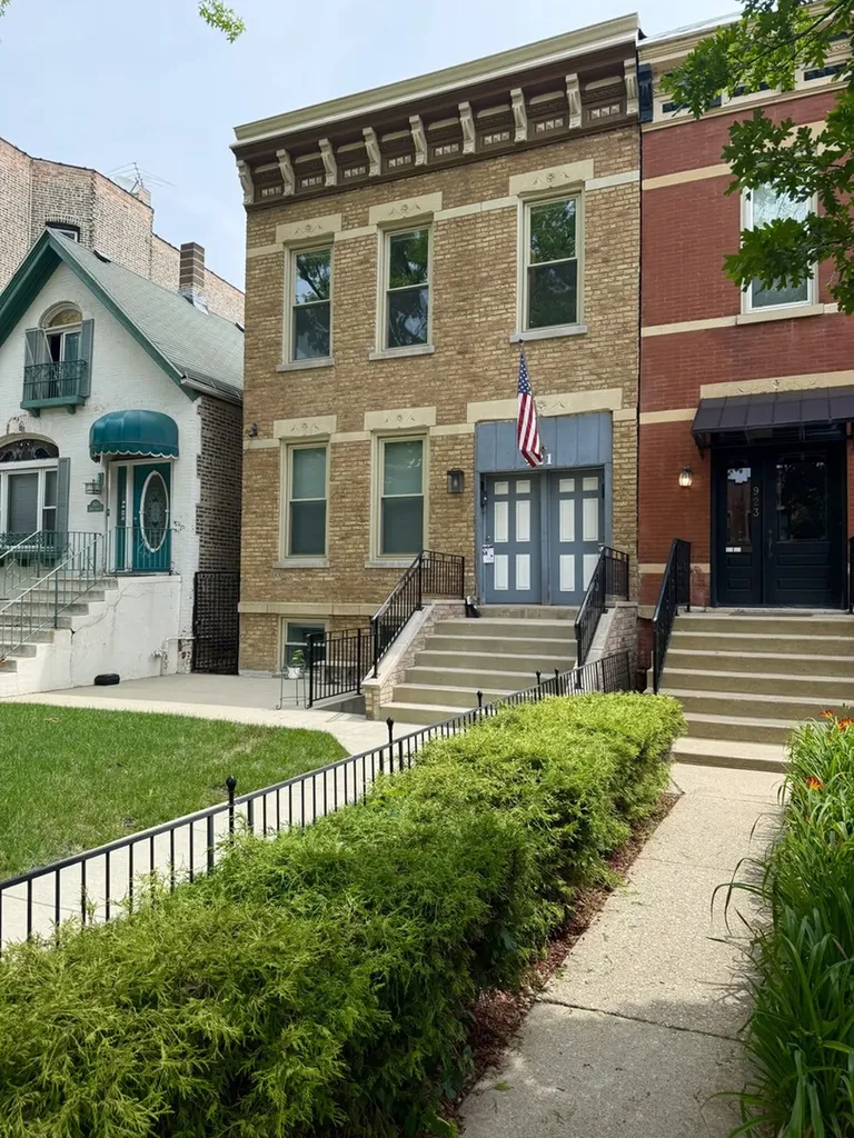 921 South Bishop Street Chicago IL 60607
