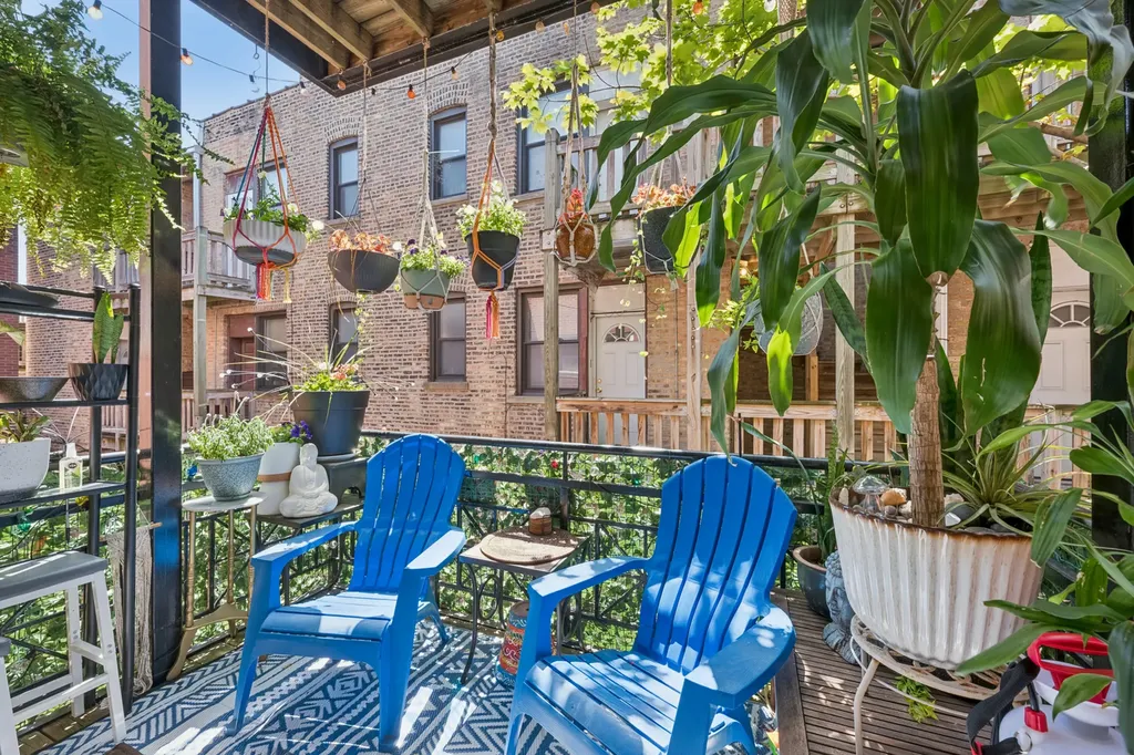 715 West Barry Avenue Chicago IL 60657