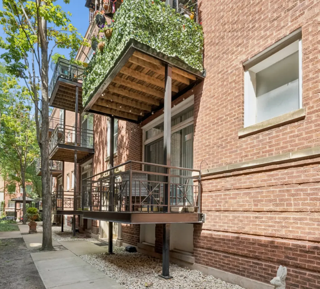 715 West Barry Avenue Chicago IL 60657
