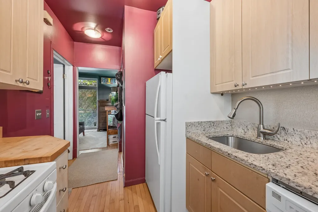 715 West Barry Avenue Chicago IL 60657
