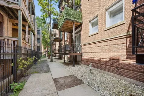 715 West Barry Avenue Chicago IL 60657
