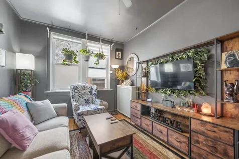 715 West Barry Avenue Chicago IL 60657