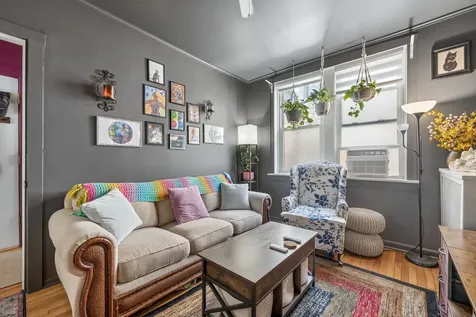 715 West Barry Avenue Chicago IL 60657