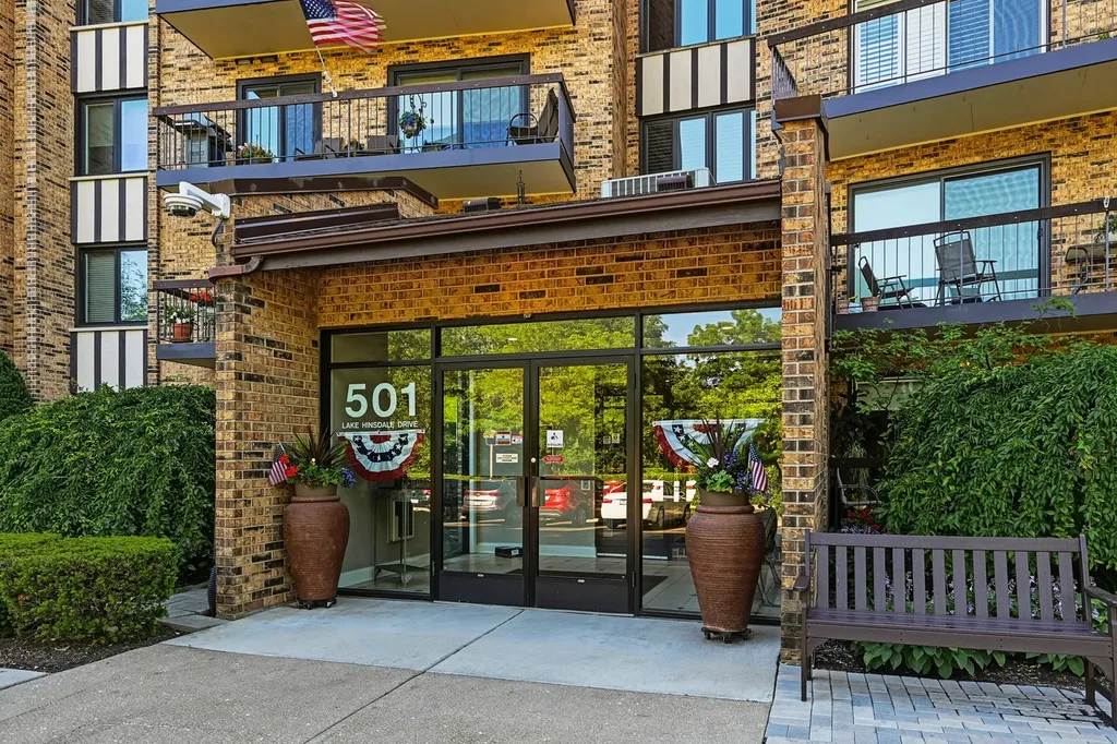 501 Lake Hinsdale Drive Willowbrook IL 60527